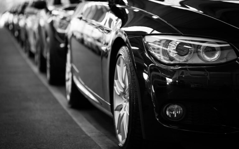 fica o capô de um carro